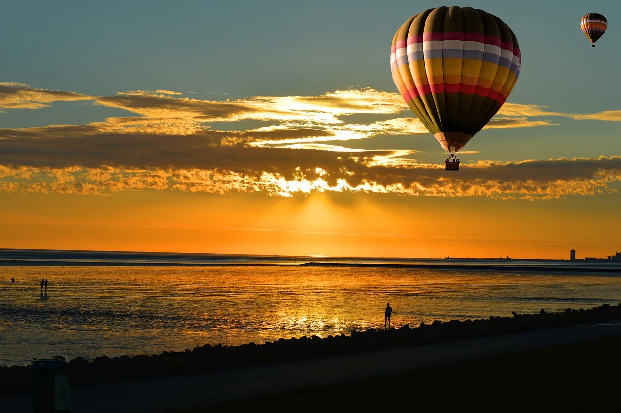 LED Luftballon, 3er Set mit bunt Blinkendem LED-Licht